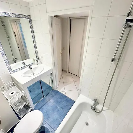 1 Bedroom Plein Centre Juan Les Pins Antibes