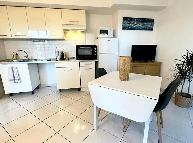 1 Bedroom Plein Centre Juan Les Pins 昂蒂布